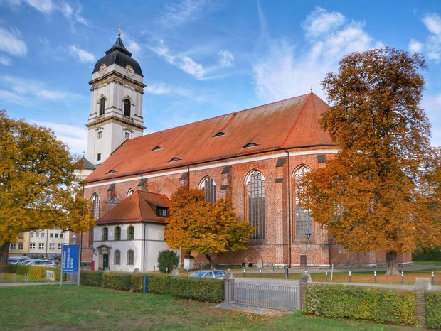 Herbstlicher Blick auf den Dom Sankt Marien in Fürstenwalde